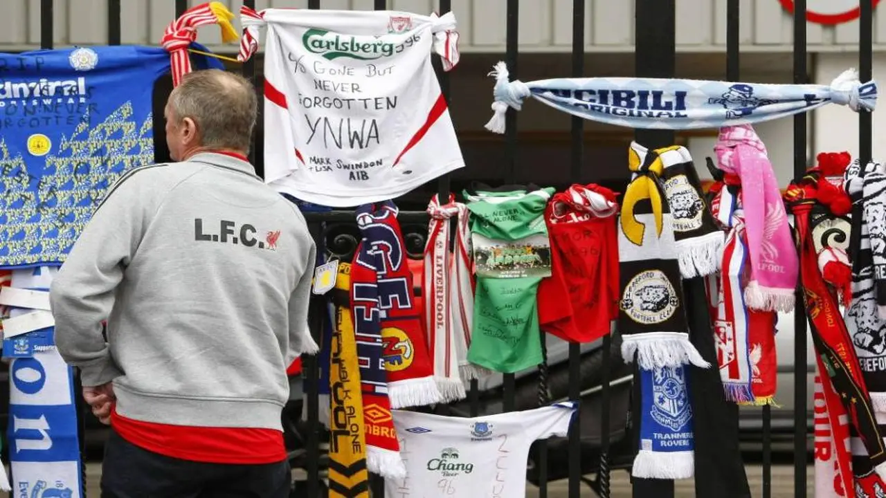 منصة إكس تحذف تغريدات مسيئة استهدفت نادي ليفربول خلال الساعات الماضية